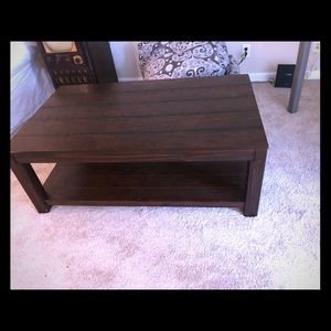 Wood Coffee table. In excellent condition